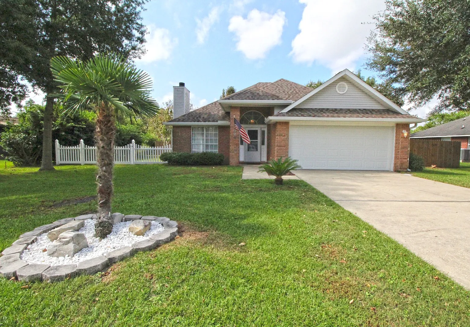 3 bed, 2.0 bath, 1688 sqft, $2,150 — Photo 2