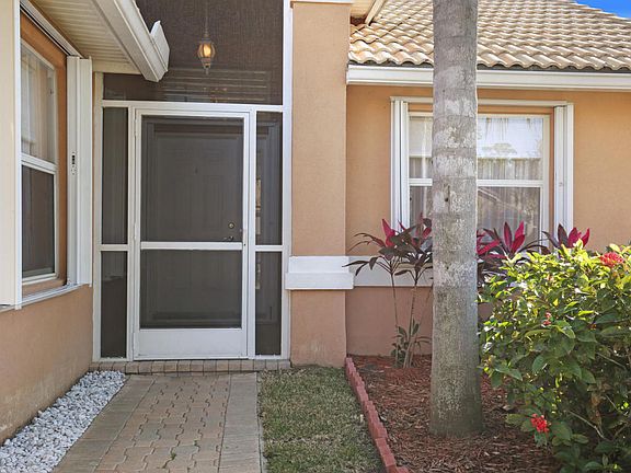 2nd image of 5362 Grande Palm Cir