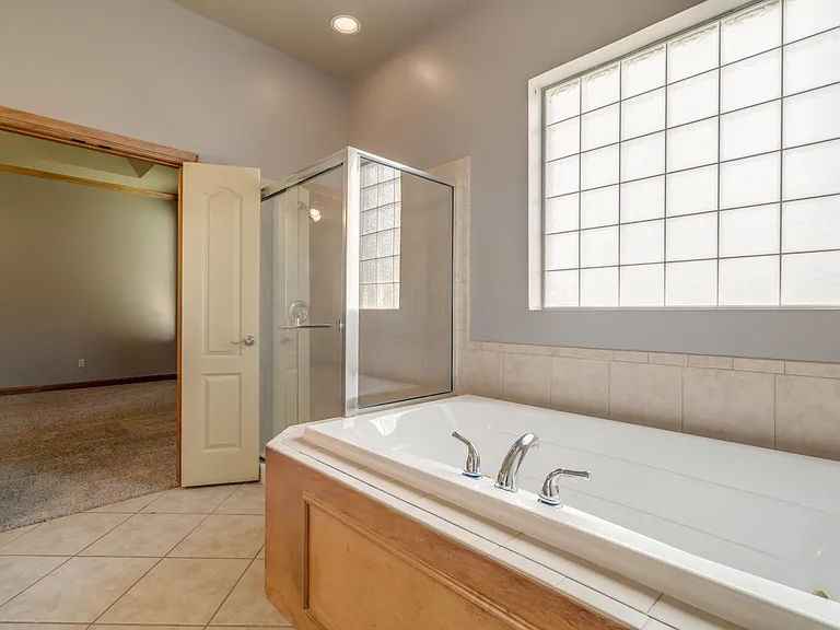 17108 Prestwick Cir — Photo 42