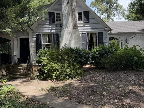 27 Harcourt Dr, Greenville, SC 29601