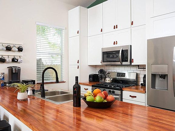 2nd image of 507 E Ashby Pl APT 1