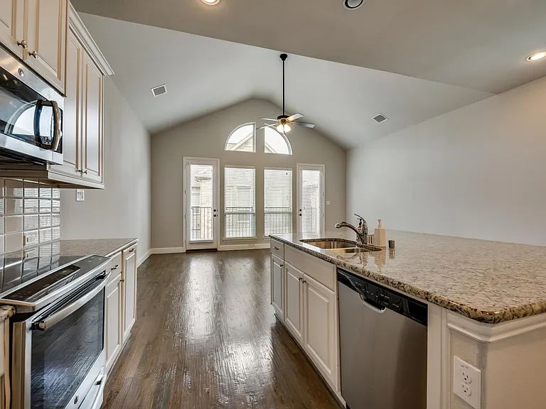 923 Whitehall Dr — Photo 12