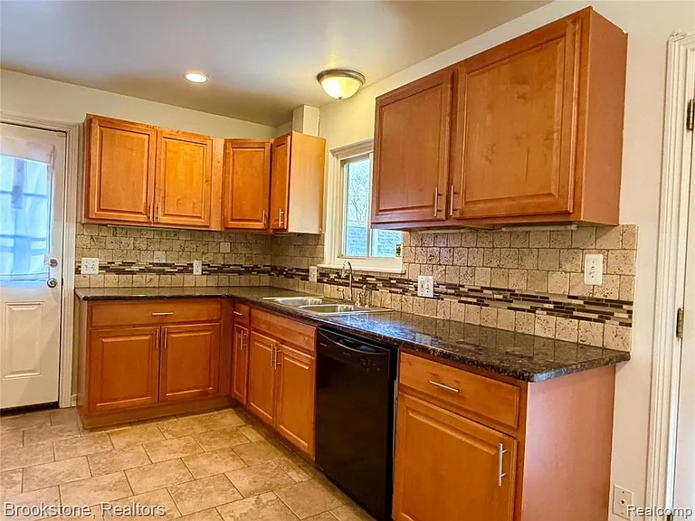 8912 Ardel Dr — Photo 8