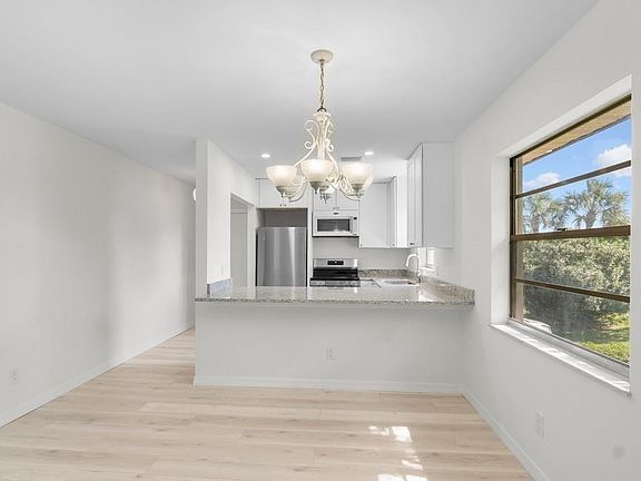4th image of 38 Vista Gardens Trail