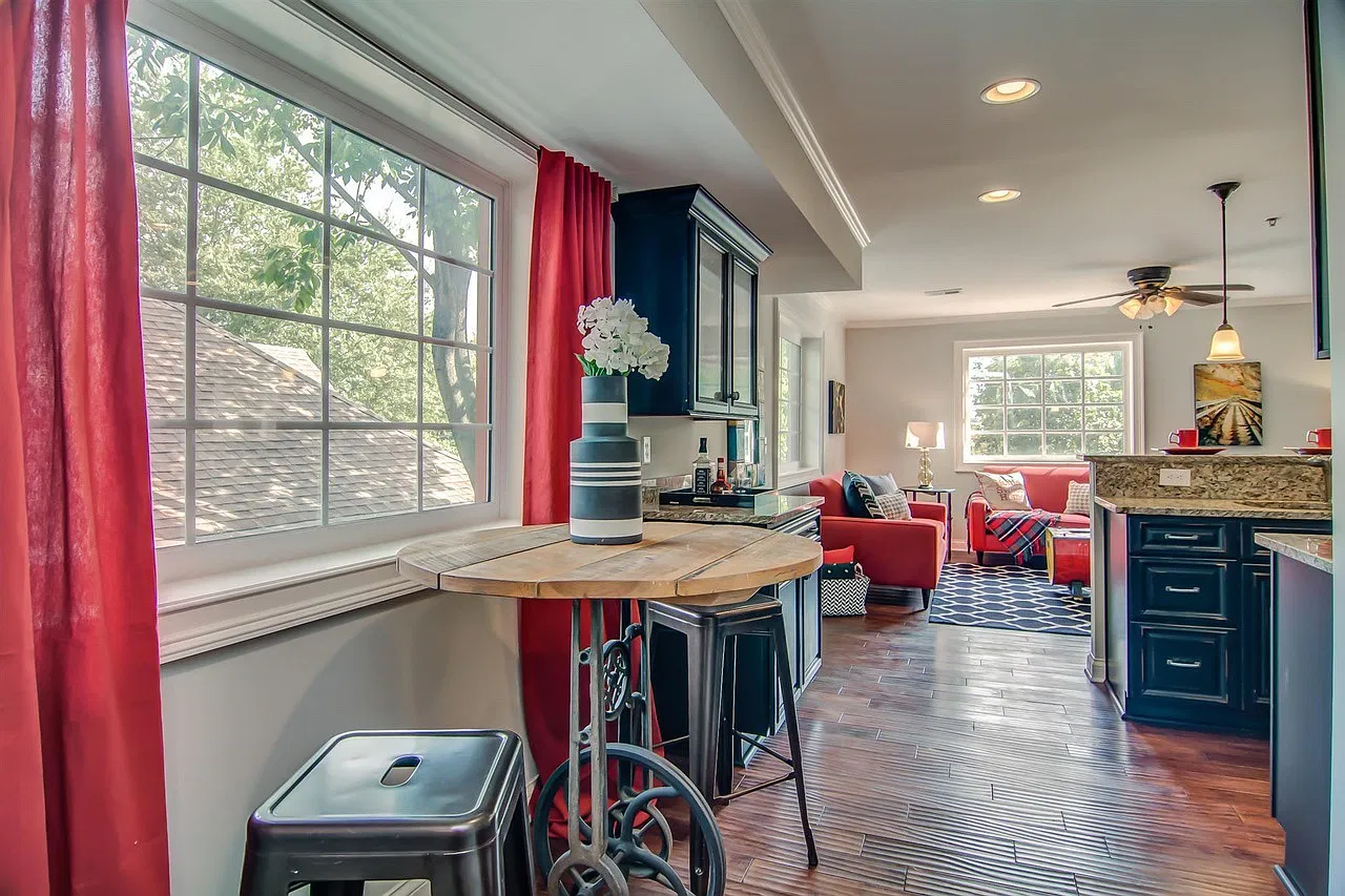 2 bed, 1100 sqft, $2,350 — Photo 2