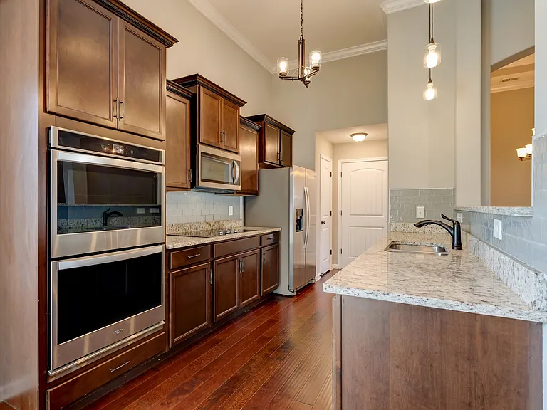 1008 Meadowview Ln — Photo 19