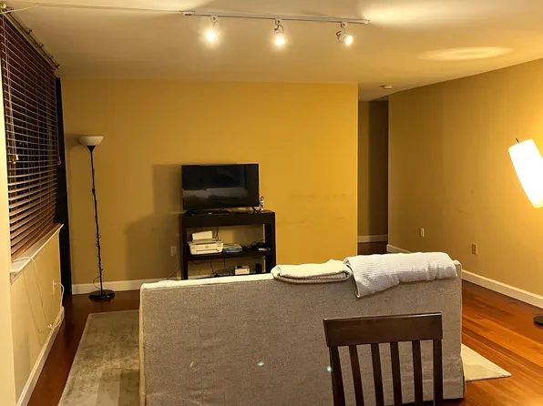 4201 Cherry Hill Rd APT 304, Arlington, VA 22207