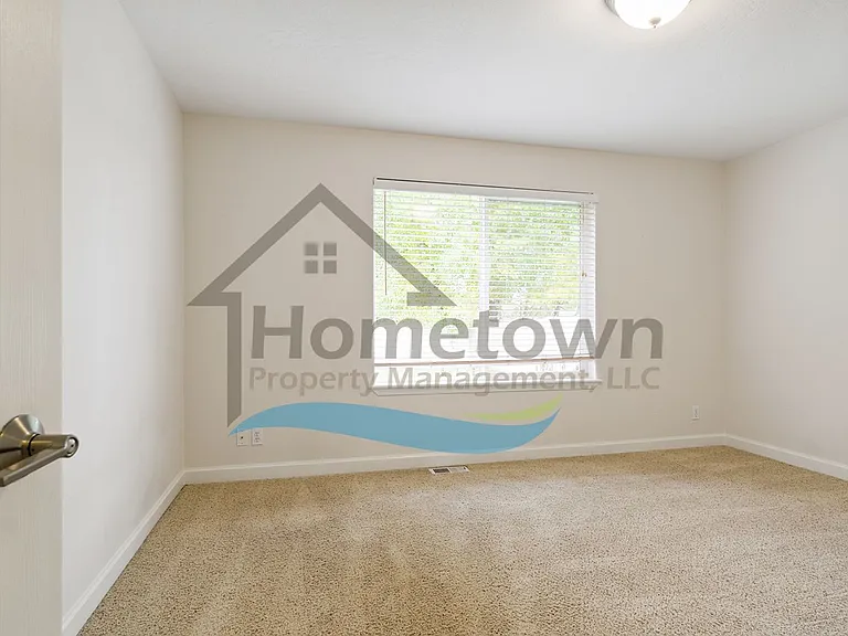 7358 N Aaron St — Photo 18