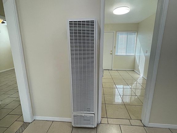 4th image of 4209 Winona Ave #2315