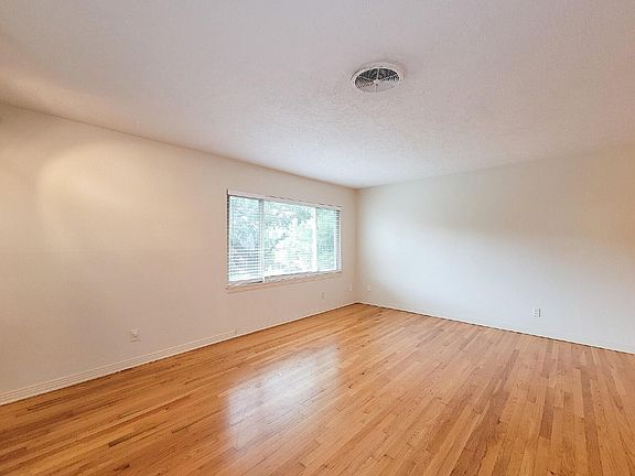 5th image of 2249 Branard St
