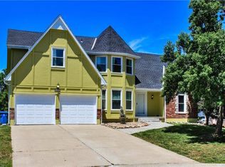 2804 S Victoria Ln, Blue Springs, MO 64015