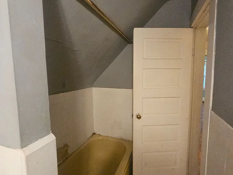 516 E Hudson St — Photo 15