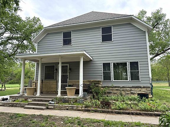 3rd image of 1071 Acorn Rd