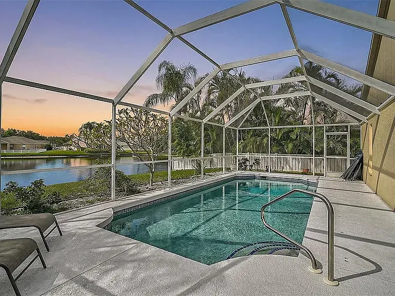 Building Photo - 4640 Sanibel Way