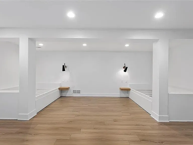 8105 Rosewood Dr — Photo 29