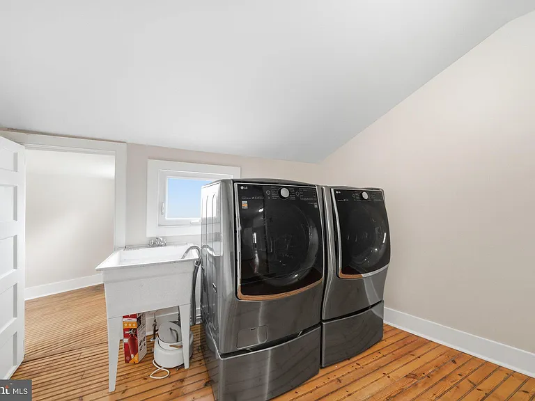 403 W South St #A — Photo 16