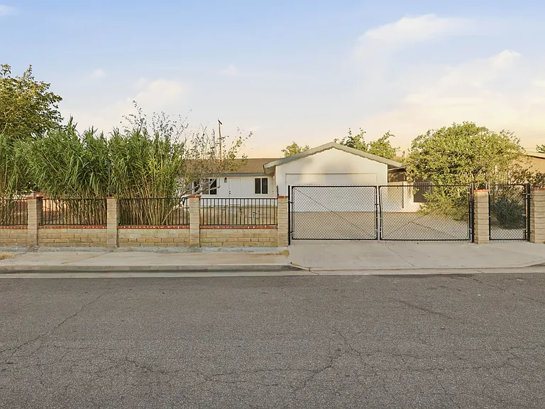 38466 Sumac Ave — Photo 1