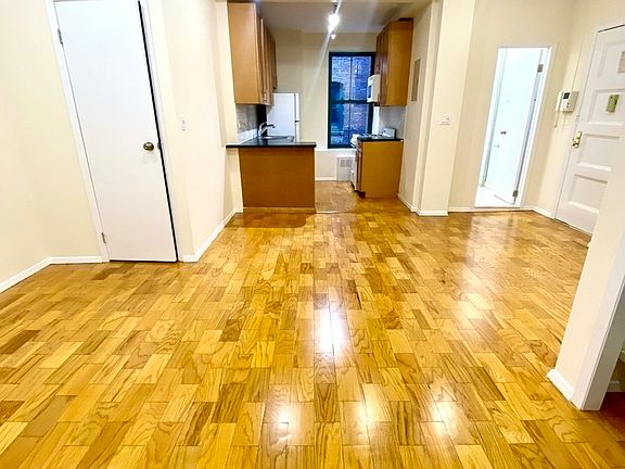 2nd image of 527 E 78th St APT 3a