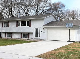 3014 Valley High Dr, Cedar Falls, IA 50613