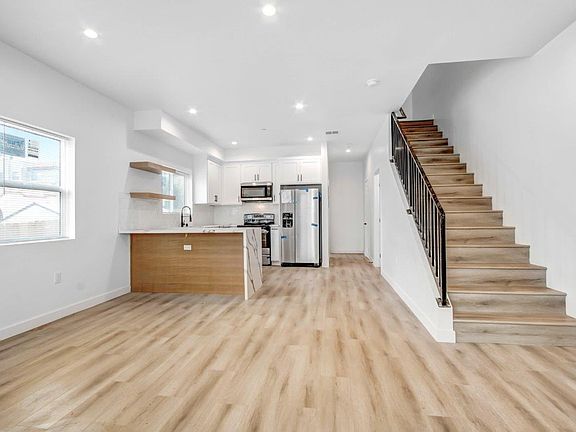 4th image of 5323 Oakland St #5321