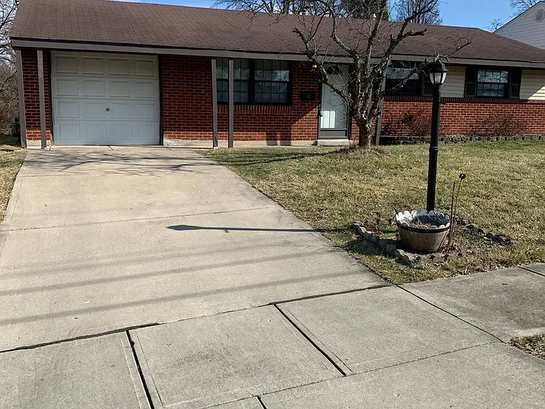 256 Kinsman Ct — Photo 28