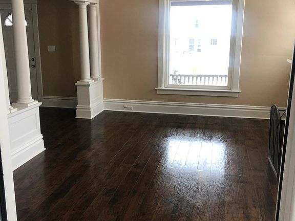 4th image of 951 W 11th St #2