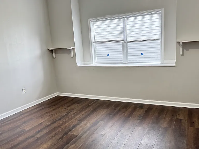 711 W Charles St #1 — Photo 9