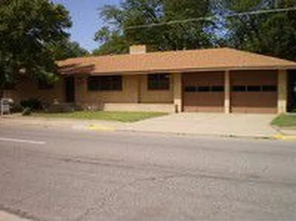 1601 N Cleveland St, Hutchinson, KS 67501