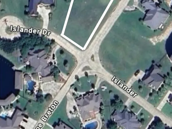 227 Islander Dr, Slidell, LA 70458