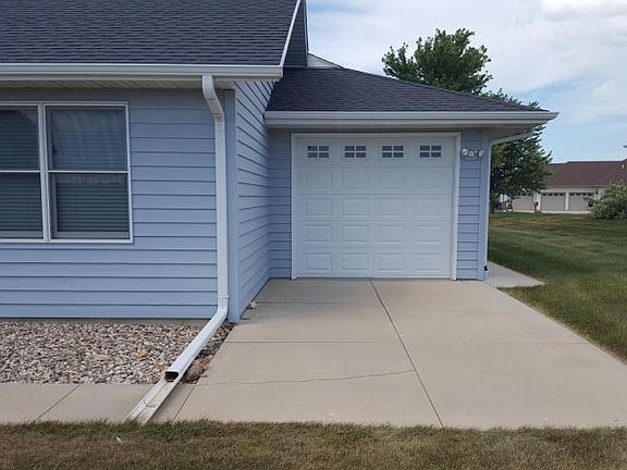 3rd image of 85 Woodlyn Dr
