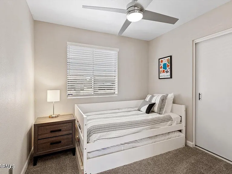 1014 W Angela Dr — Photo 12