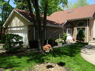 28 W Maple Ln, Palos Heights, IL