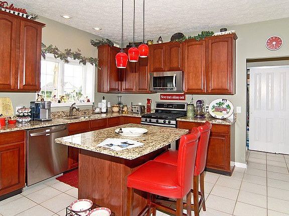 4th image of 858 Stockbridge Dr