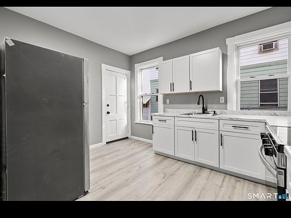 4th image of 362-364 Sigourney St Floor 1