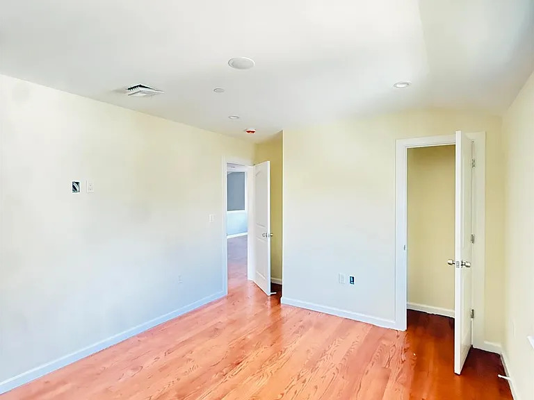 13922 Lakewood Ave #2F — Photo 7