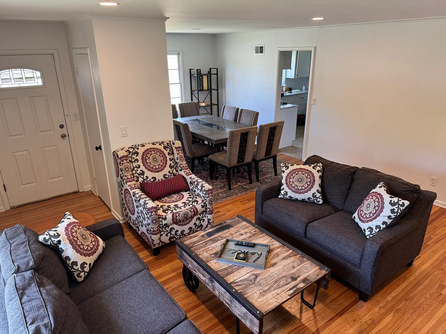 3 bed, 1.5 bath, 1288 sqft, $2,200 — Photo 4
