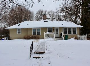 19075 Highland Ave, Deephaven, MN 55391