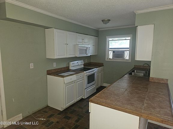 4th image of 1403 Commanche St