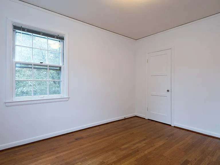 5585 NE Sandycrest Ter #4 — Photo 18