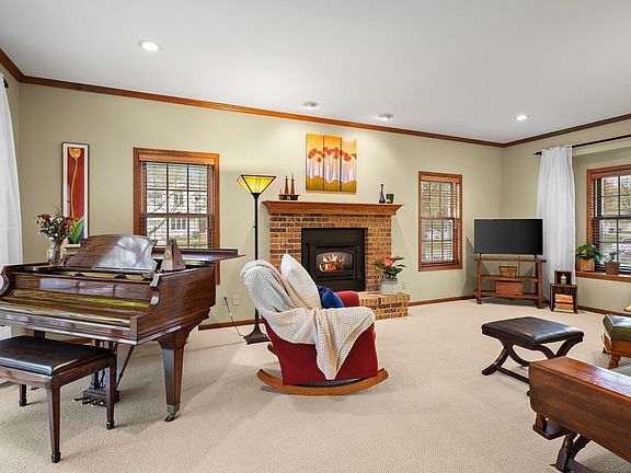 5th image of 1606 Chadsworth Dr