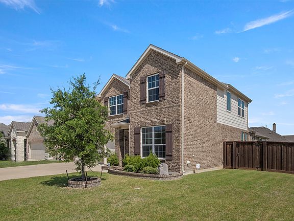 3rd image of 3207 Woodford Dr