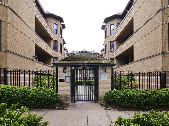 2nd image of 1327 W Lunt Ave APT 1B