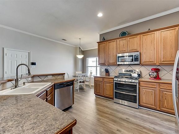4th image of 1217 Lost Valley Dr