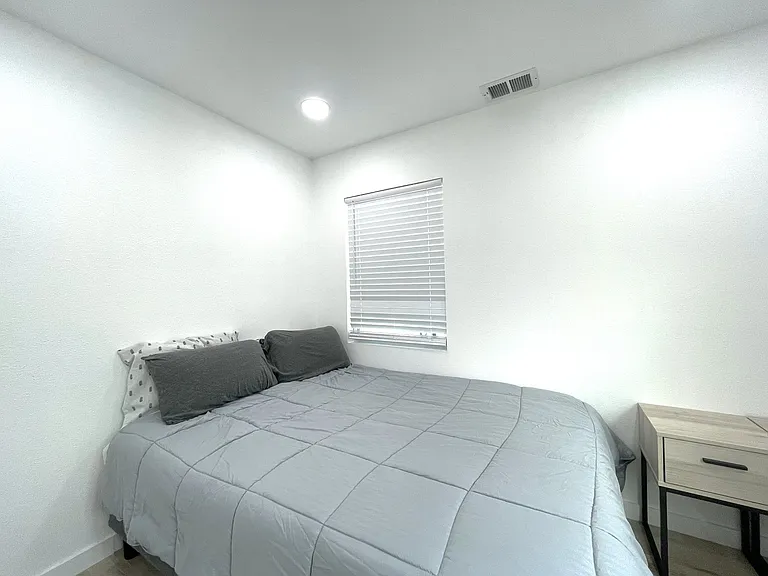 1821 30th Ave N #1 — Photo 9
