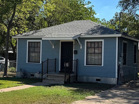 2nd image of 931 E 56th 1/2 St