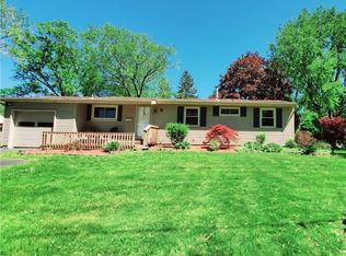 2 Gooseberry Ln, Liverpool, NY 13090