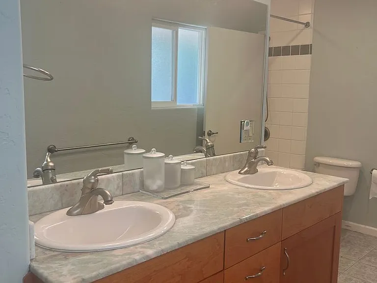 495 Jennifer St — Photo 8