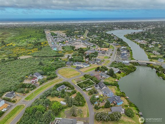 2nd image of 134 Sea Breeze Loop SW