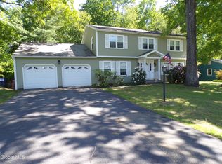 19 Oakwood Dr, Queensbury, NY 12804
