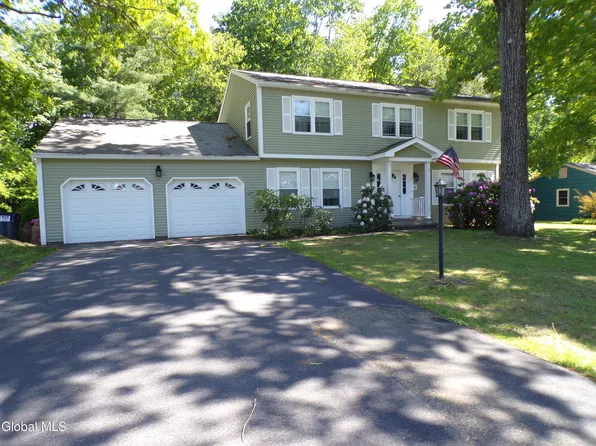 19 Oakwood Drive, Queensbury, NY 12804